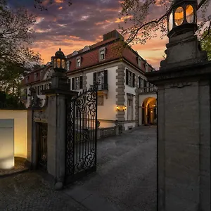 By Patrick Hellmann Hotel